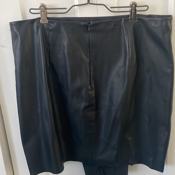 Zara Faux Leather Black Skirt - Picture 3 of 3